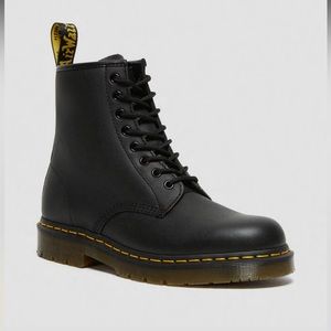 1460 SLIP RESISTANT LEATHER LACE UP BOOTS UK7/EU41. M US8, W US9